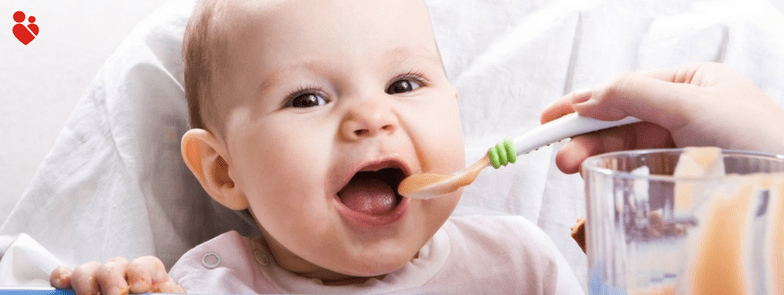 शिशुओं को ऊपरी आहार | शिशु को कौन से शुरुआती आहार कब दिए जाएं?