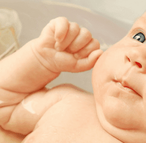 When to start bathing your baby?